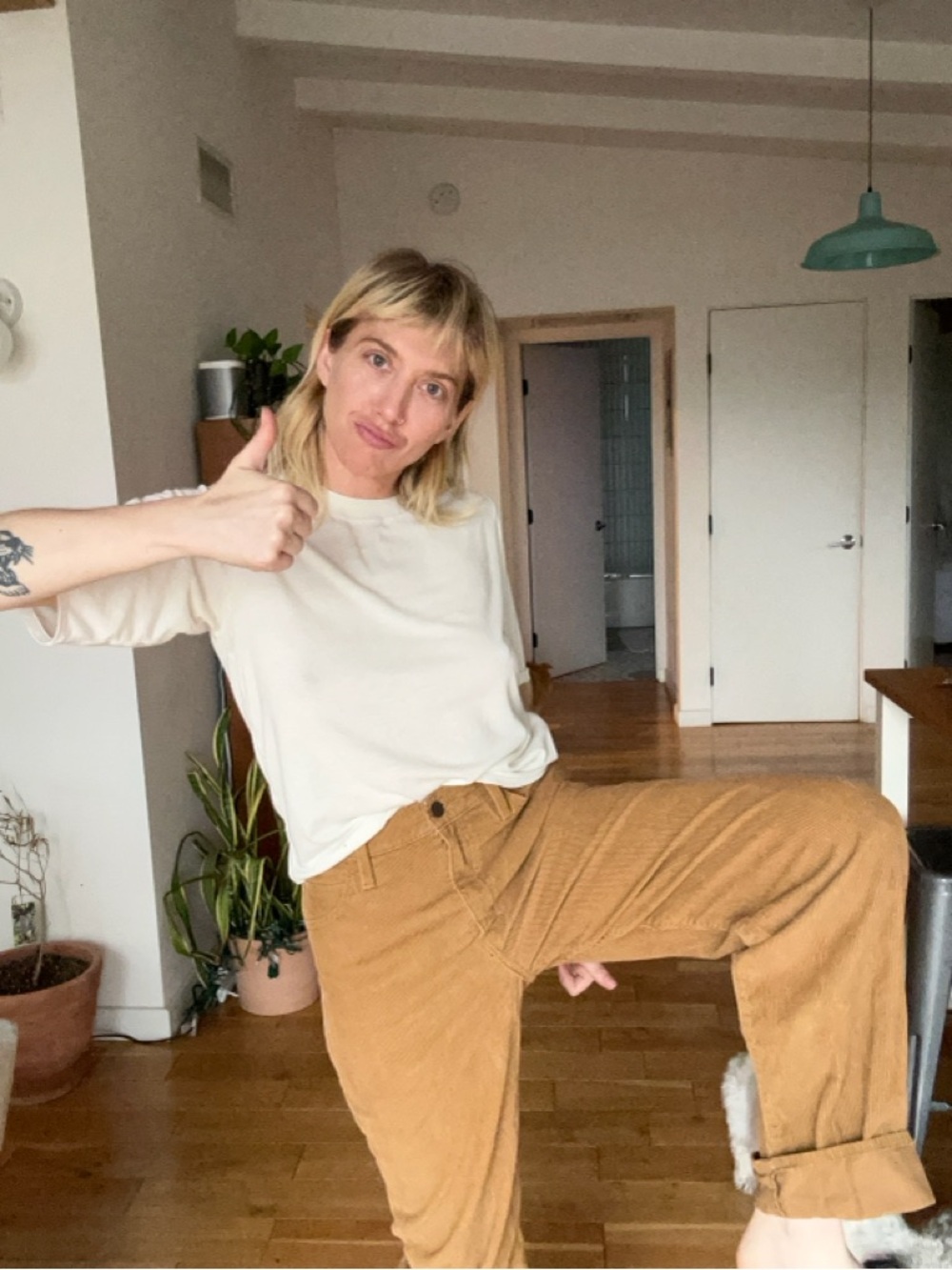 Levi's ‘94 Baggy Women's Tan Corduroy Jeans - Picture 3 of 3